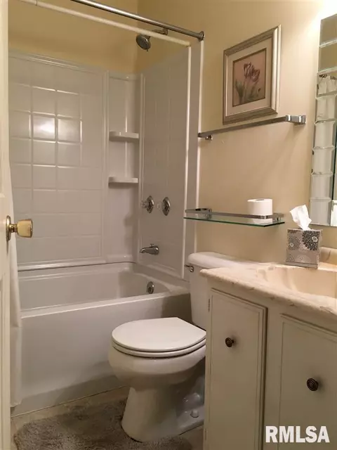 1590 Riverview Dr # -8, Macomb, IL 61455 photo 13