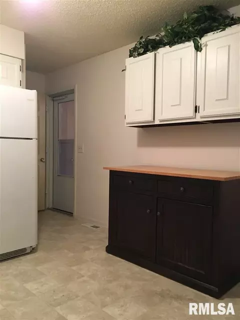 1590 Riverview Dr # -8, Macomb, IL 61455 photo 11