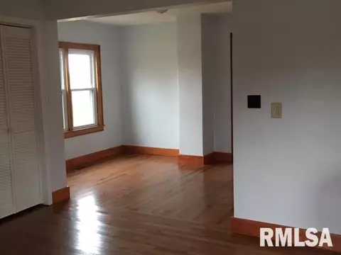 105 E Cedar St, Canton, IL 61520 photo 12