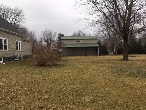 105 E Cedar St, Canton, IL 61520 photo 4