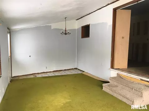 326 S White St, Macomb, IL 61455 photo 6