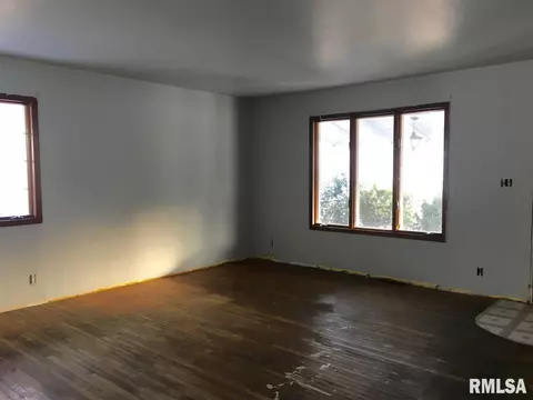 326 S White St, Macomb, IL 61455 photo 2