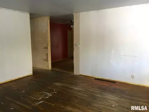 326 S White St, Macomb, IL 61455 photo 4
