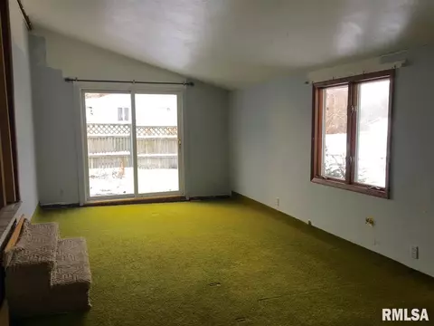 326 S White St, Macomb, IL 61455 photo 5