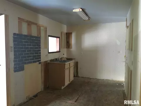 326 S White St, Macomb, IL 61455 photo 7