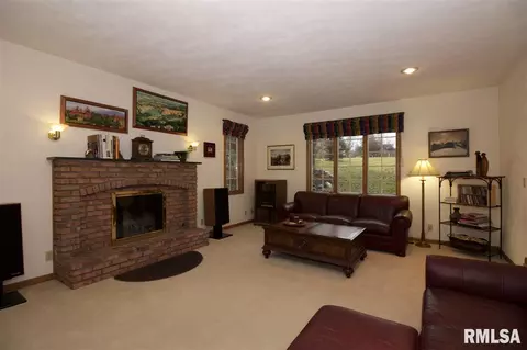 4109 S Walnut Pt, Mapleton, IL 61547 photo 2