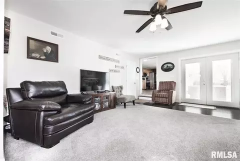 309 Dosher Blvd, Congerville, IL 61729 photo 4
