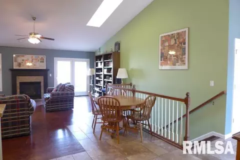 102 W Hillside Ct, Dunlap, IL 61525 photo 10