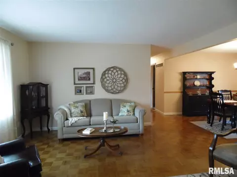 1300 Stacy Ln, Macomb, IL 61455 photo 3