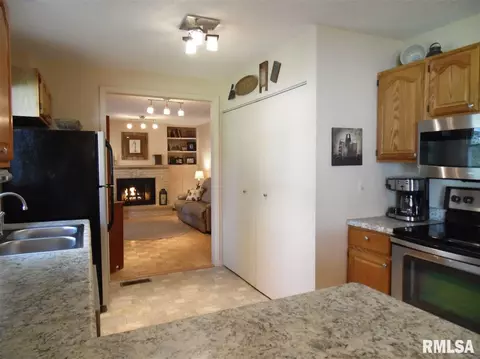 1300 Stacy Ln, Macomb, IL 61455 photo 7