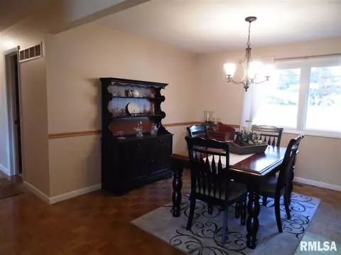 1300 Stacy Ln, Macomb, IL 61455 photo 5