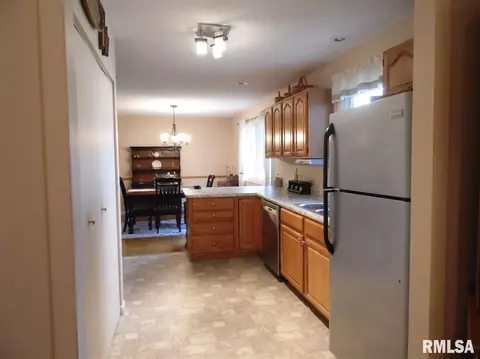 1300 Stacy Ln, Macomb, IL 61455 photo 10