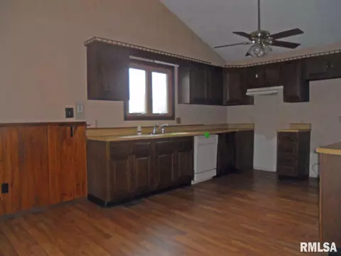 196 Feather Ln, Avon, IL 61415 photo 4