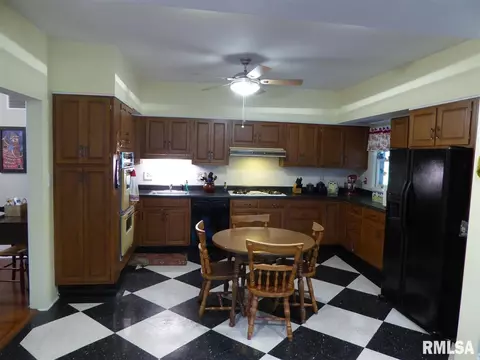 212 N Normal St, Macomb, IL 61455 photo 9
