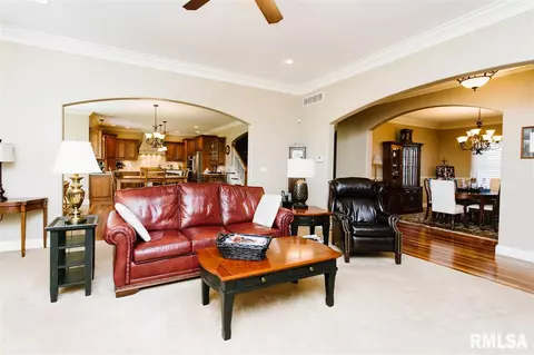 566 Pheasant Trl, Metamora, IL 61548 photo 8