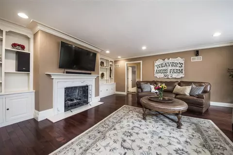 308 E High Point Rd, Peoria, IL 61614 photo 5