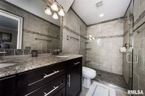 308 E High Point Rd, Peoria, IL 61614 photo 16