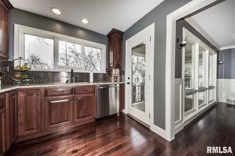 308 E High Point Rd, Peoria, IL 61614 photo 8