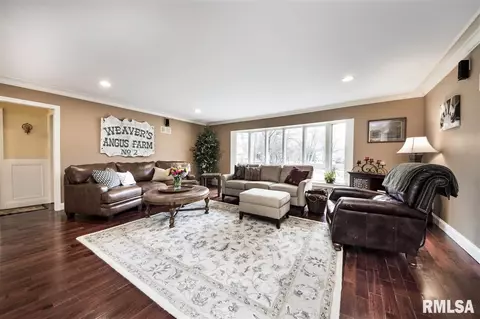 308 E High Point Rd, Peoria, IL 61614 photo 4