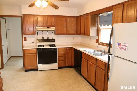 1103 Peppertree Ln, Eureka, IL 61530 photo 10