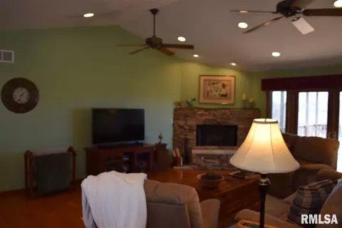 1411 Hickory Point Rd, Metamora, IL 61548 photo 4