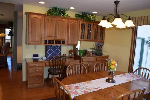 1411 Hickory Point Rd, Metamora, IL 61548 photo 9