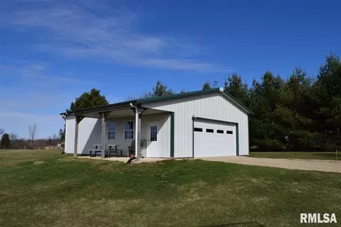 1411 Hickory Point Rd, Metamora, IL 61548 photo 2