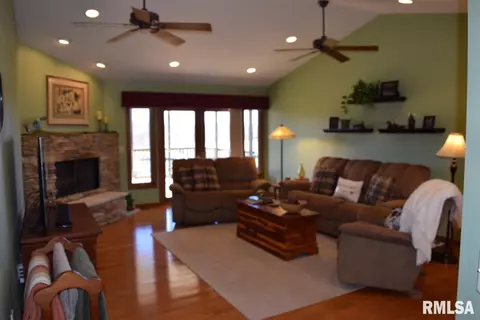 1411 Hickory Point Rd, Metamora, IL 61548 photo 5