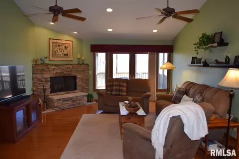 1411 Hickory Point Rd, Metamora, IL 61548 photo 6
