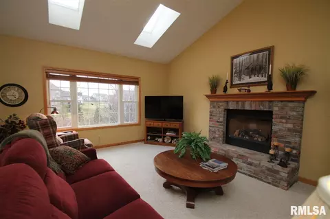 306 Windsor Dr, Germantown Hills, IL 61548 photo 8