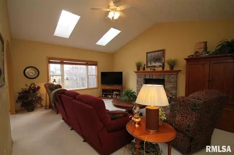 306 Windsor Dr, Germantown Hills, IL 61548 photo 7