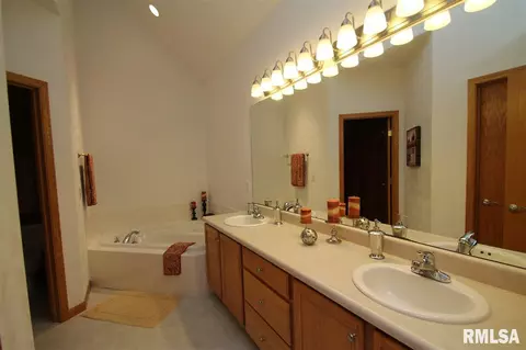 306 Windsor Dr, Germantown Hills, IL 61548 photo 17