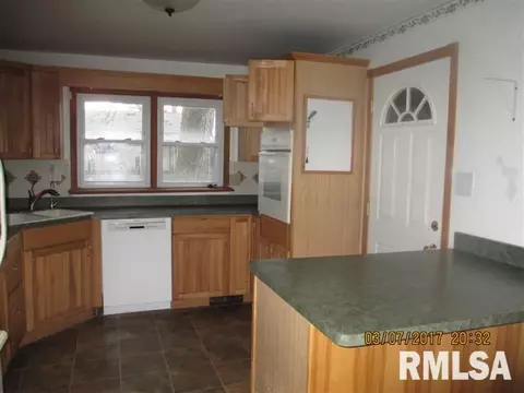 533 Thompson Ct, Canton, IL 61520 photo 4