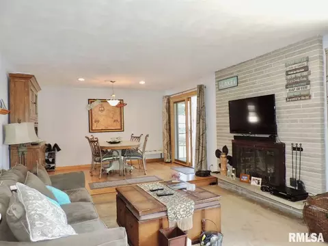 1412 James Rd, Pekin, IL 61554 photo 8