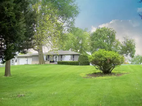 2514 Cherry Ln, Pekin, IL 61554 photo 2