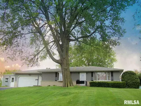 2514 Cherry Ln, Pekin, IL 61554 photo 1