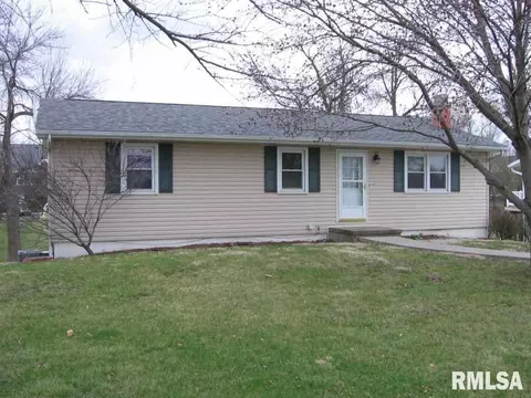 213 Robin Rd, Macomb, IL 61455 photo 1
