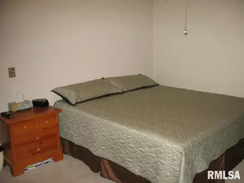 213 Robin Rd, Macomb, IL 61455 photo 9