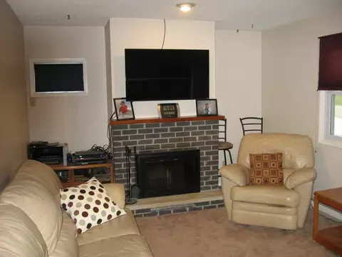 213 Robin Rd, Macomb, IL 61455 photo 2