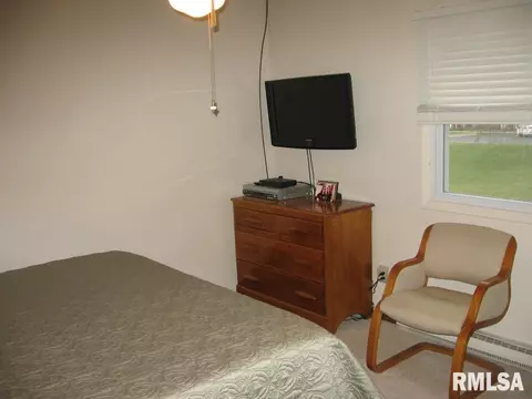 213 Robin Rd, Macomb, IL 61455 photo 8