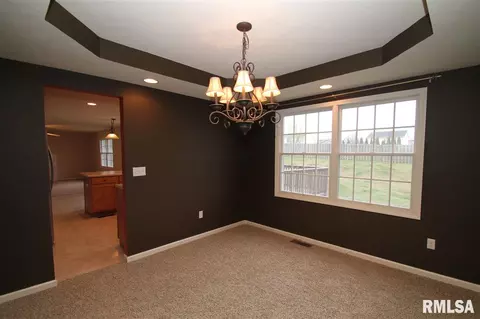 2402 W Marks Pl, Dunlap, IL 61525 photo 6