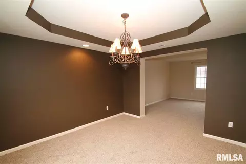 2402 W Marks Pl, Dunlap, IL 61525 photo 7