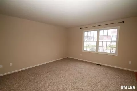 2402 W Marks Pl, Dunlap, IL 61525 photo 5
