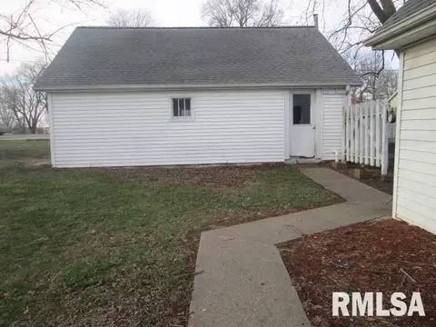 801 E 2nd St, Delavan, IL 61734 photo 18