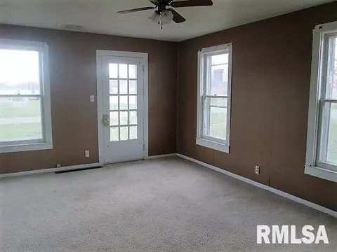 801 E 2nd St, Delavan, IL 61734 photo 7
