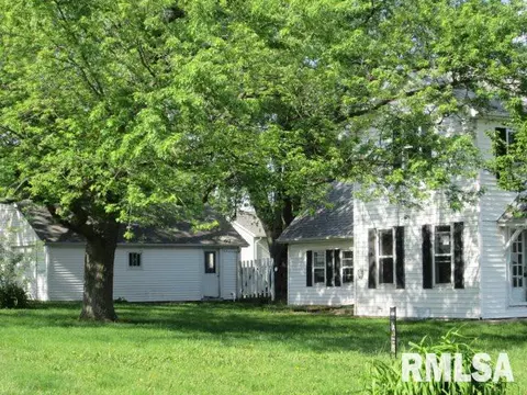 801 E 2nd St, Delavan, IL 61734 photo 5