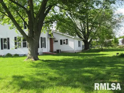 801 E 2nd St, Delavan, IL 61734 photo 6