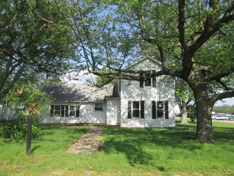 801 E 2nd St, Delavan, IL 61734 photo 4