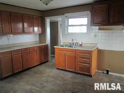 801 E 2nd St, Delavan, IL 61734 photo 11