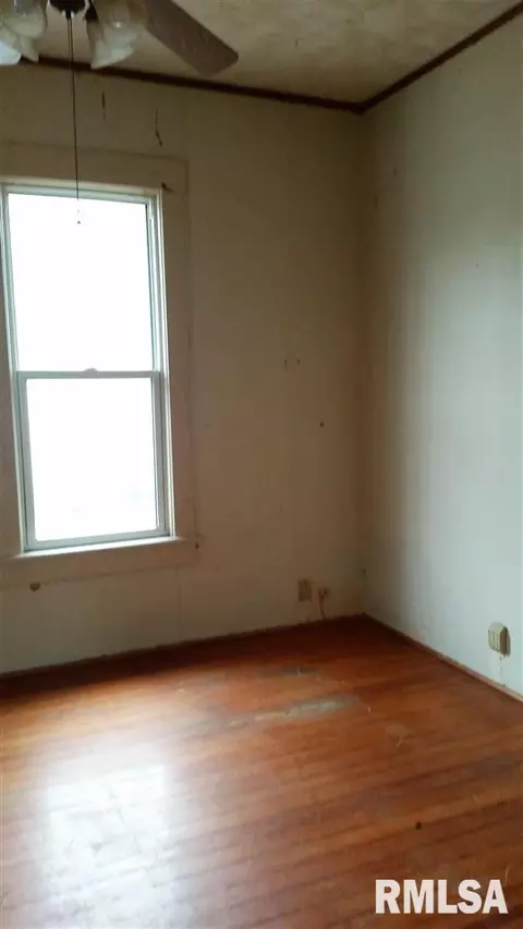 1209 E Carroll, Macomb, IL 61455 photo 7